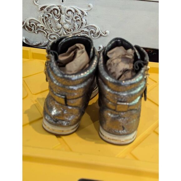 Michael Kors Gold Hi Tops - Picture 5 of 11